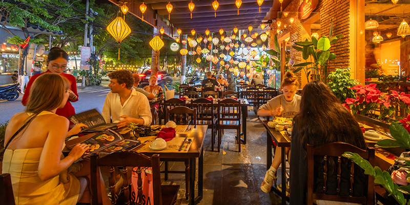 Vietnamese Cuisine in Da Nang – The Quintessence of Culture That Captivates International Tourists