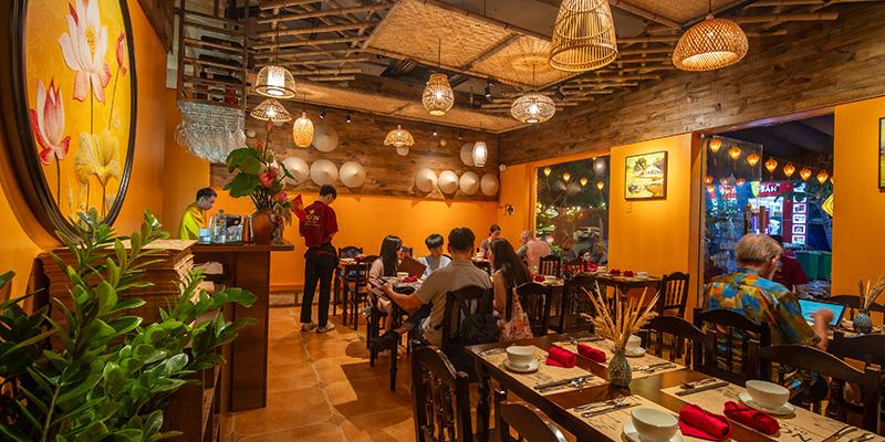 岘港适合家庭用餐的餐厅:温馨用餐的理想场所。 5 岘港适合家庭用餐的餐厅:温馨用餐的理想场所。