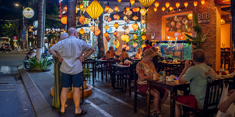 Delicious Vietnamese Restaurants in Da Nang with Beautiful Ambiances for Families and Tourists.