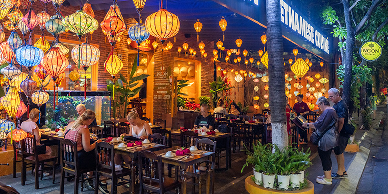 Enjoy Fresh and Delicious Vietnamese Spring Rolls at a Top Vietnamese Restaurant 3 Enjoy Fresh and Delicious Vietnamese Spring Rolls at a Top Vietnamese Restaurant