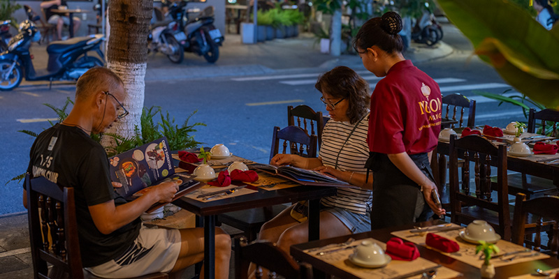 What to Eat in Da Nang? Discover Authentic Vietnamese Restaurants Loved by International Tourists