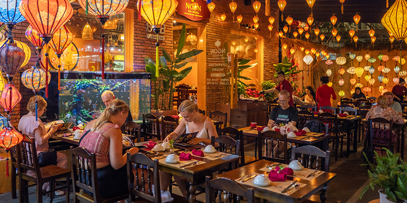 What to Eat in Da Nang? Discover Authentic Vietnamese Restaurants Loved by International Tourists