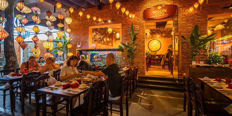 Family-Friendly Restaurant Near the Beach in Da Nang: Beautiful Ambiance, Delicious Food for the Whole Family 5 Family Restaurant Near the Beach in Da Nang: Beautiful Ambiance, Delicious Food for the Whole Family