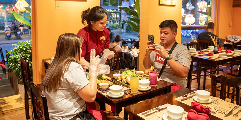 Beautiful Restaurants, Delicious Food, and Impressive Ambiance: Current Dining Trends