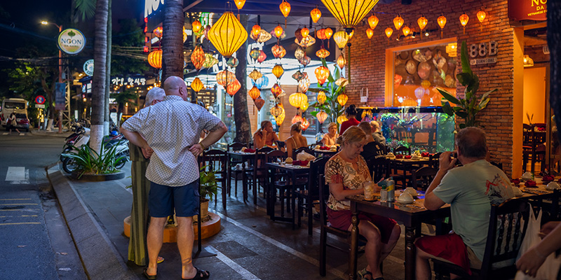 Beautiful Restaurants, Delicious Food, and Impressive Ambiance: Current Dining Trends